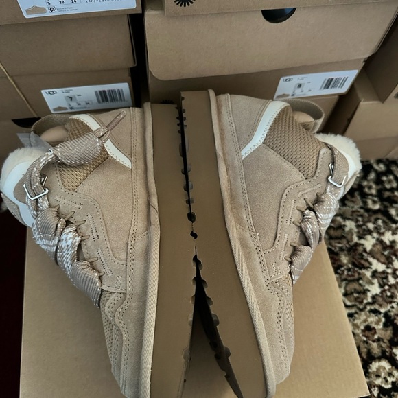 UGG Lowmel Sand Womens BRAND NEW! - Picture 3 of 5